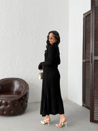 Siyah Fitilli Uzun Triko Kadın Elbise – Gold Düğmeli, Zarif ve Modern