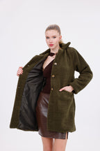 Düğmeli Cepli Kadın Peluş Kaban