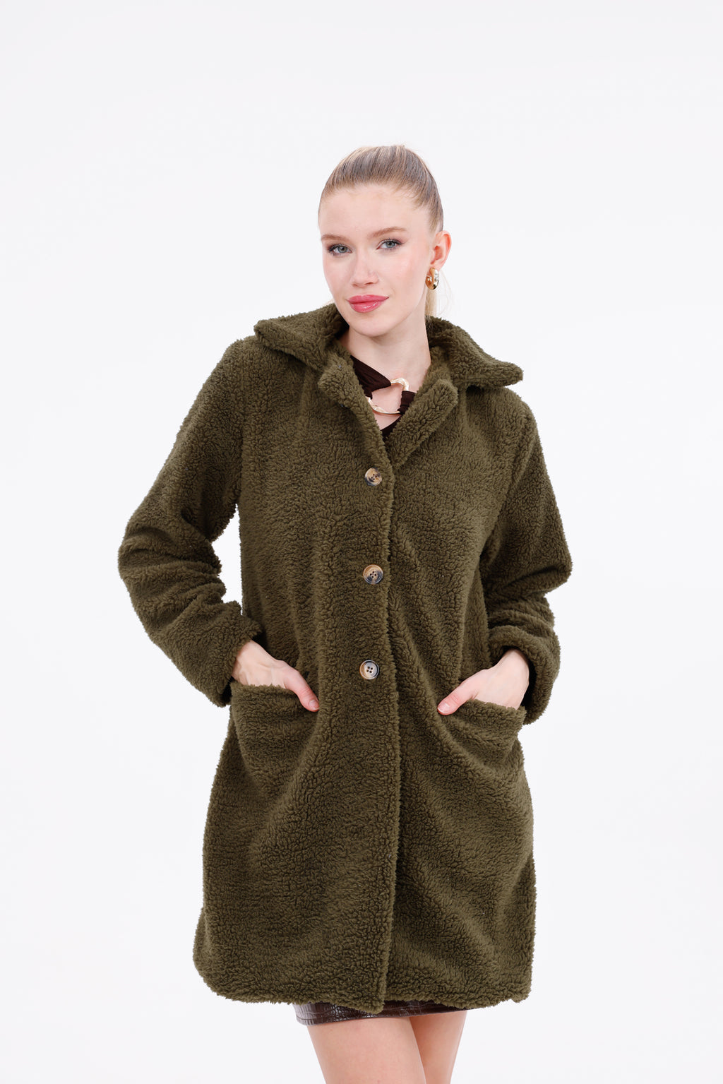 Düğmeli Cepli Kadın Peluş Kaban