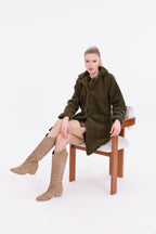 Düğmeli Cepli Kadın Peluş Kaban