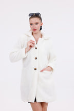 Düğmeli Cepli Kadın Peluş Kaban