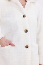 Düğmeli Cepli Kadın Peluş Kaban