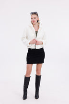 Beyaz Kapüşonlu Düğmeli Peluş Mont - Kadın