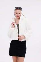 Beyaz Kapüşonlu Düğmeli Peluş Mont - Kadın