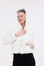 Beyaz Kapüşonlu Düğmeli Peluş Mont - Kadın