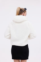 Beyaz Kapüşonlu Düğmeli Peluş Mont - Kadın