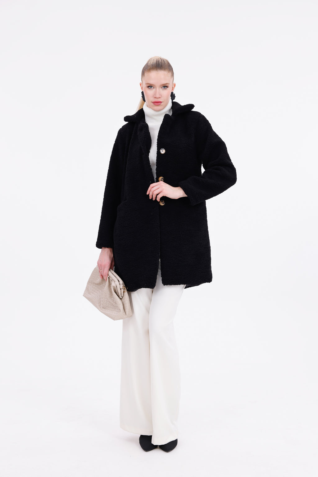 Düğmeli Cepli Kadın Peluş Kaban