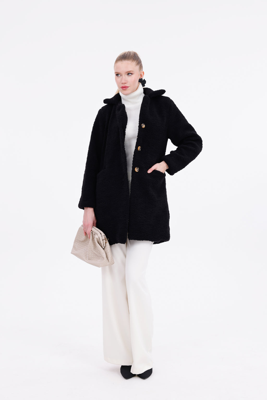 Düğmeli Cepli Kadın Peluş Kaban