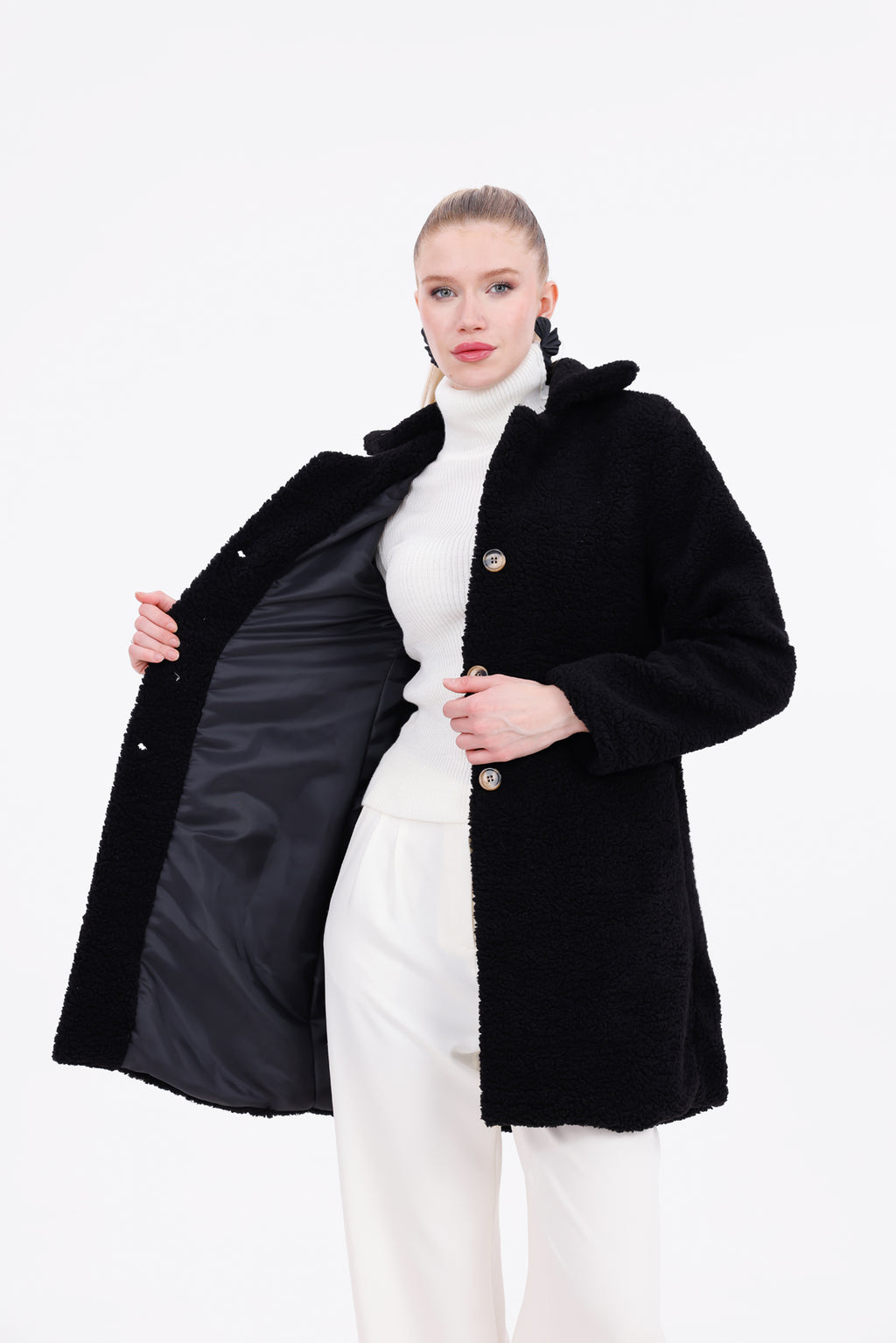 Düğmeli Cepli Kadın Peluş Kaban