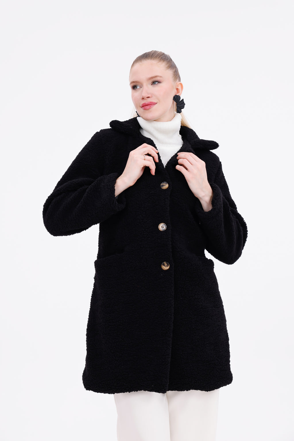 Düğmeli Cepli Kadın Peluş Kaban