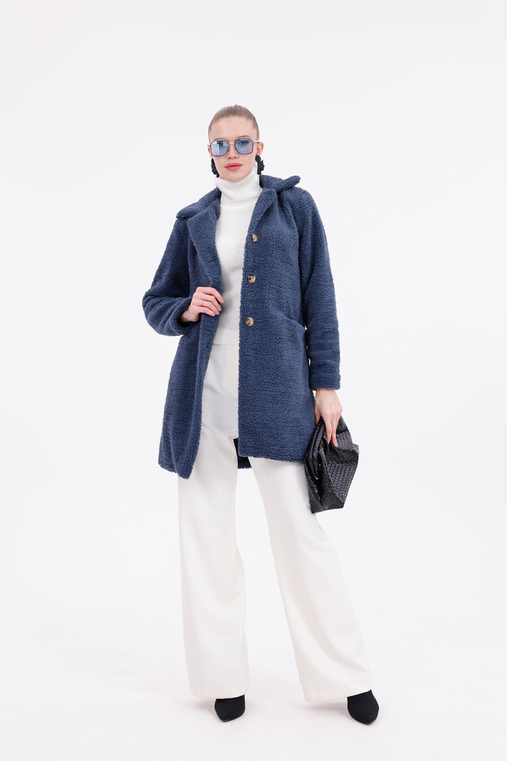 Düğmeli Cepli Kadın Peluş Kaban