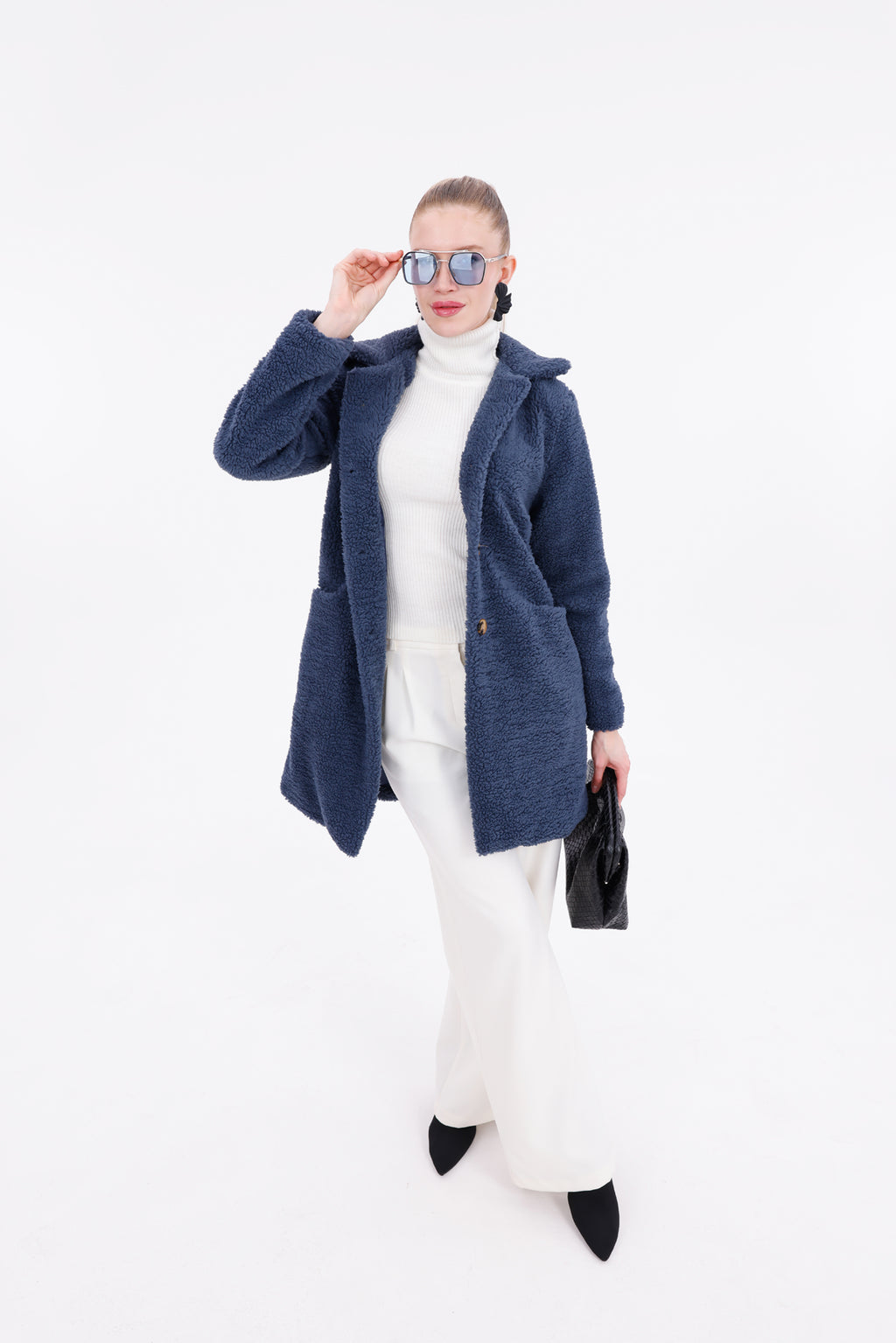 Düğmeli Cepli Kadın Peluş Kaban