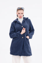 Düğmeli Cepli Kadın Peluş Kaban