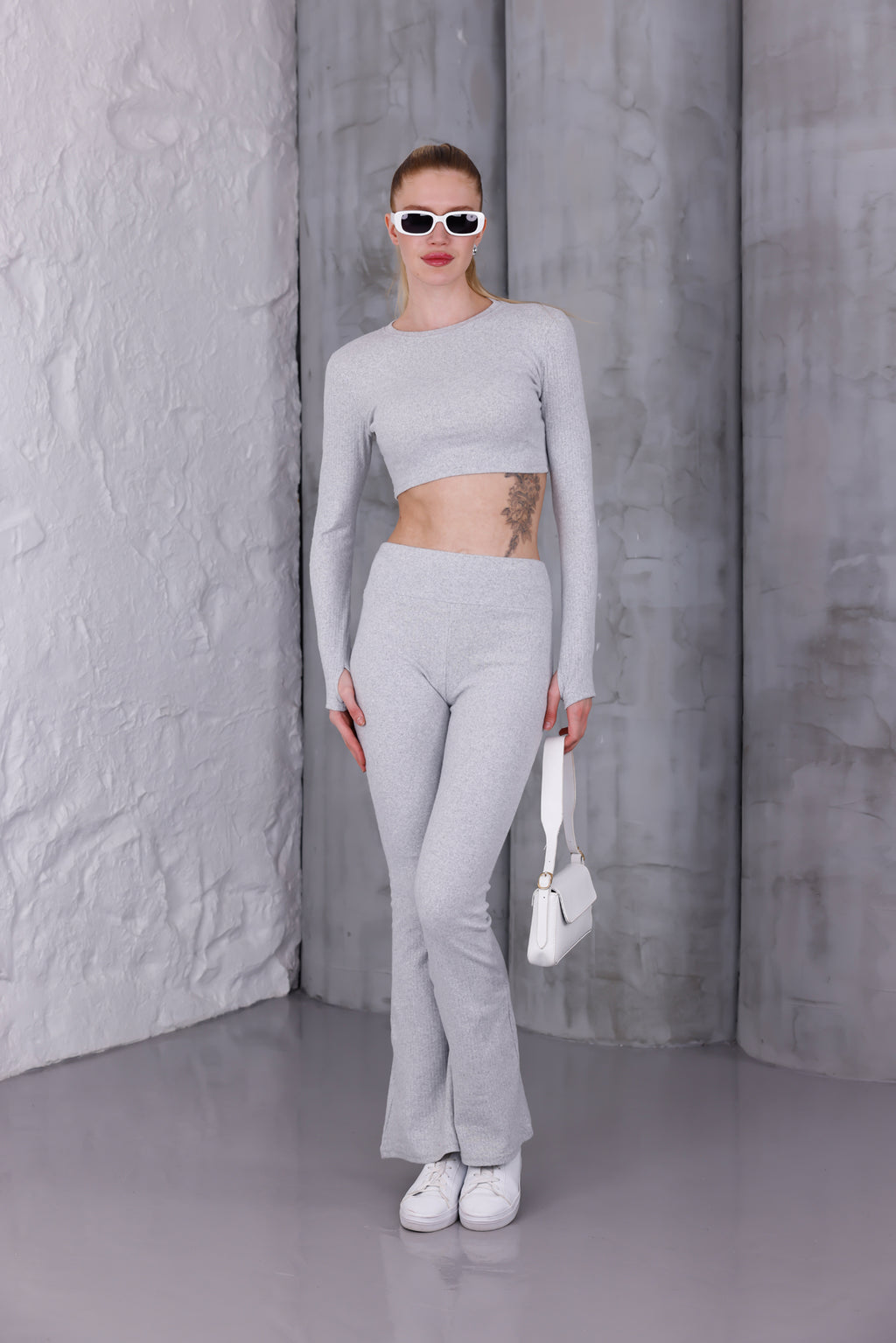 Gri İspanyol Paça Pantolon & Uzun Kollu Parmak Geçirmeli Body Takım