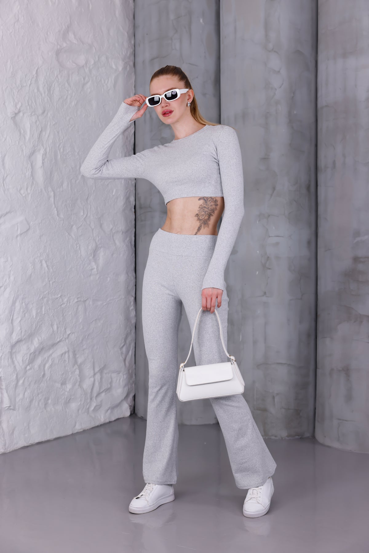 Gri İspanyol Paça Pantolon & Uzun Kollu Parmak Geçirmeli Body Takım