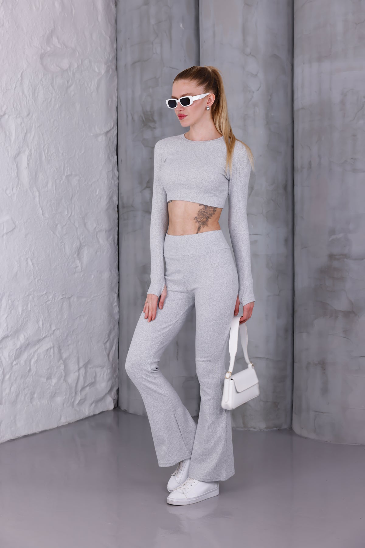 Gri İspanyol Paça Pantolon & Uzun Kollu Parmak Geçirmeli Body Takım