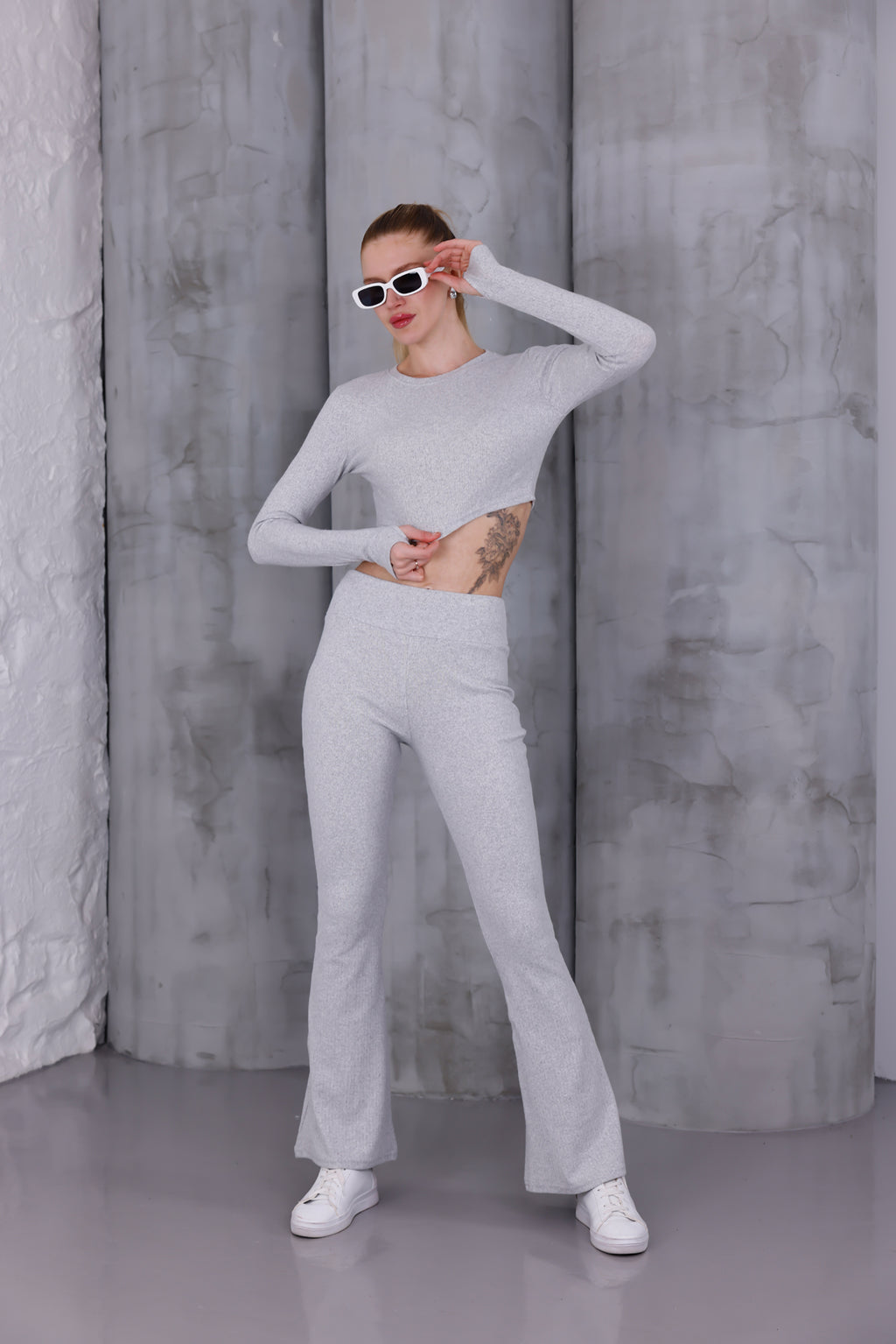 Gri İspanyol Paça Pantolon & Uzun Kollu Parmak Geçirmeli Body Takım