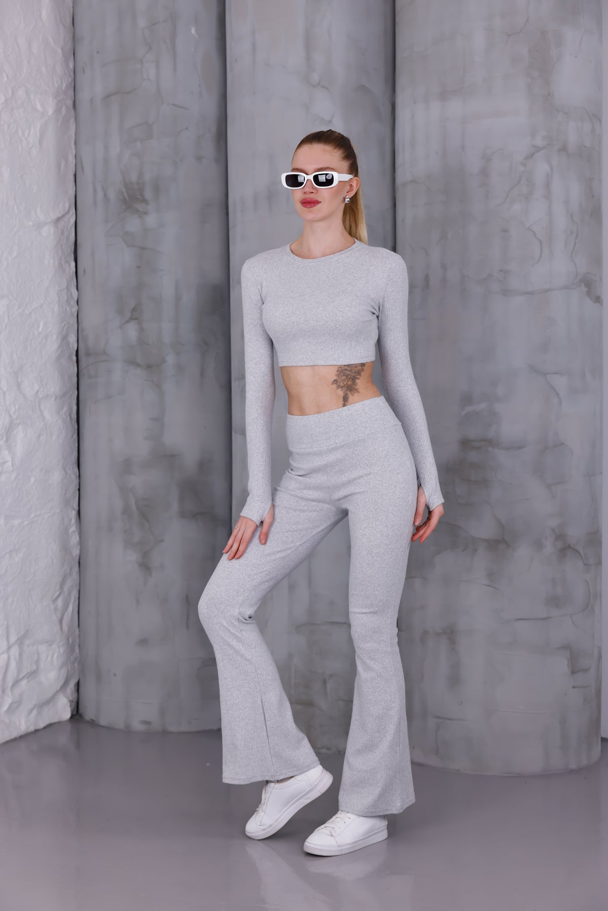 Gri İspanyol Paça Pantolon & Uzun Kollu Parmak Geçirmeli Body Takım