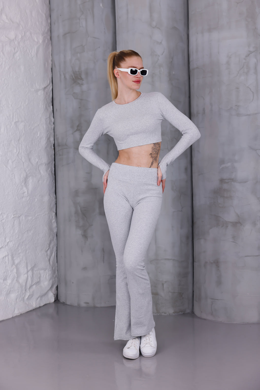 Gri İspanyol Paça Pantolon & Uzun Kollu Parmak Geçirmeli Body Takım