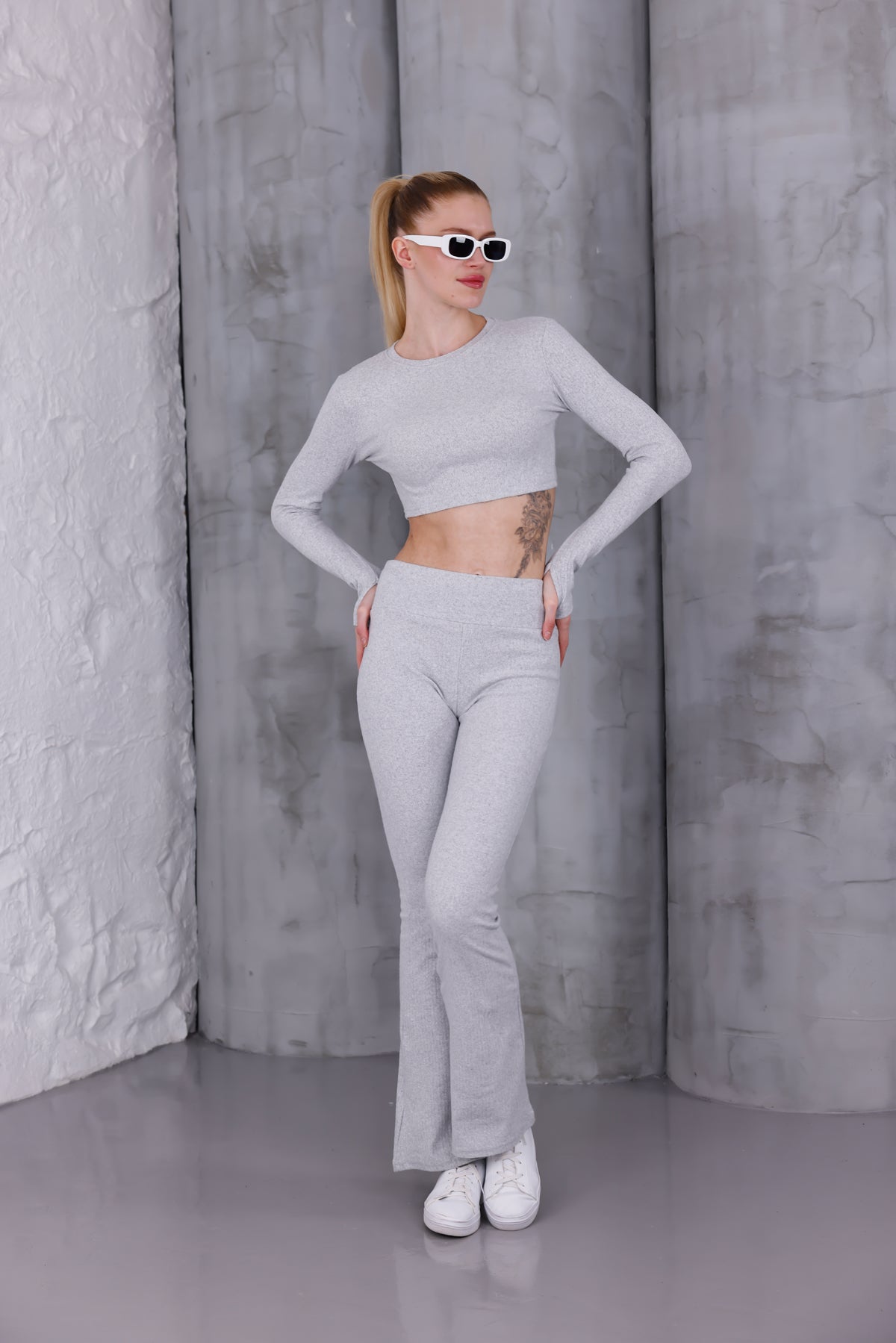 Gri İspanyol Paça Pantolon & Uzun Kollu Parmak Geçirmeli Body Takım