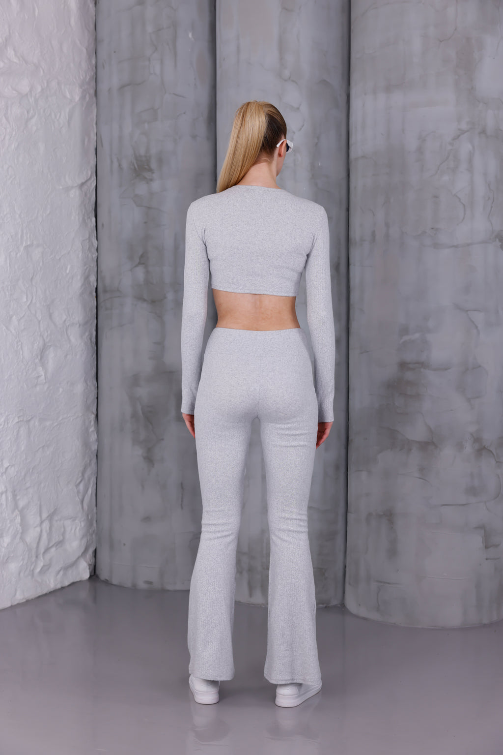 Gri İspanyol Paça Pantolon & Uzun Kollu Parmak Geçirmeli Body Takım