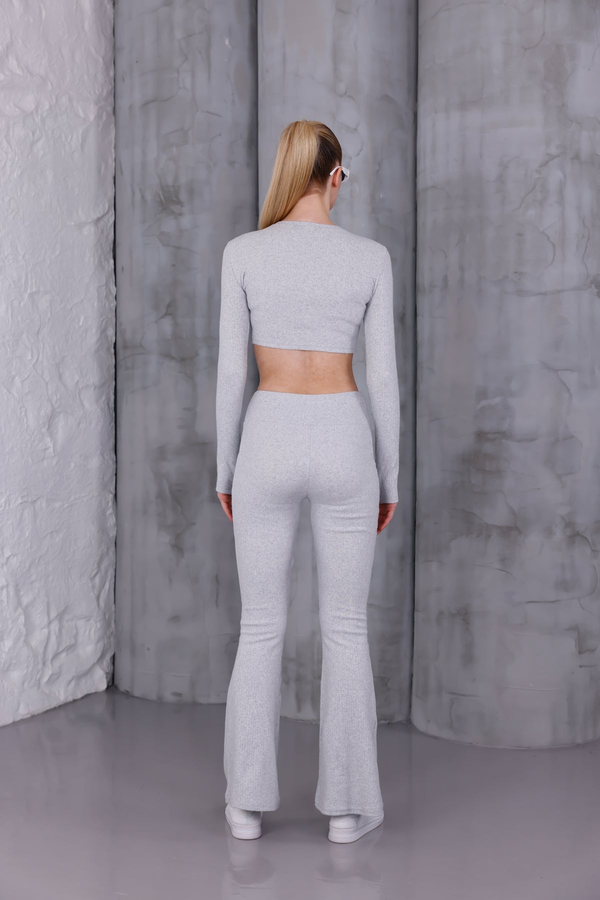 Gri İspanyol Paça Pantolon & Uzun Kollu Parmak Geçirmeli Body Takım