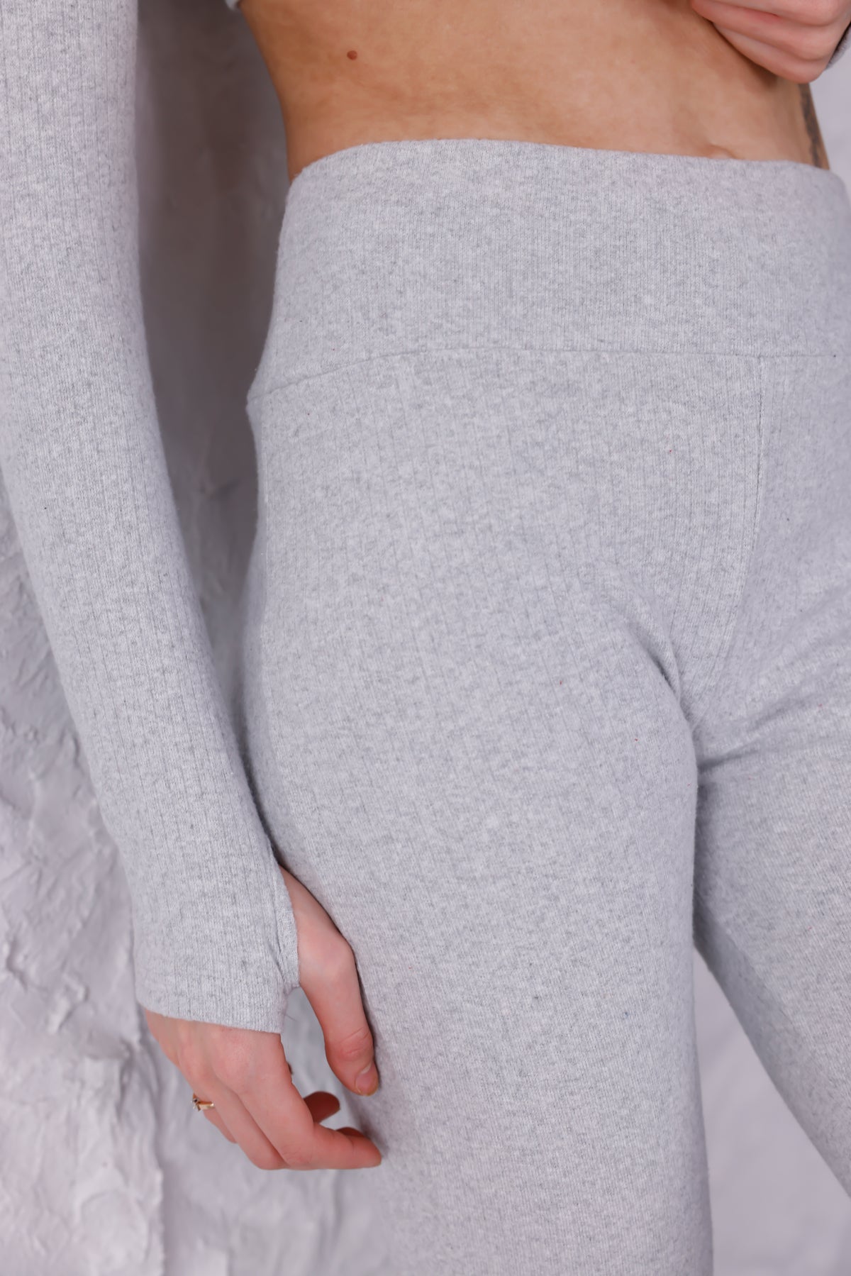 Gri İspanyol Paça Pantolon & Uzun Kollu Parmak Geçirmeli Body Takım