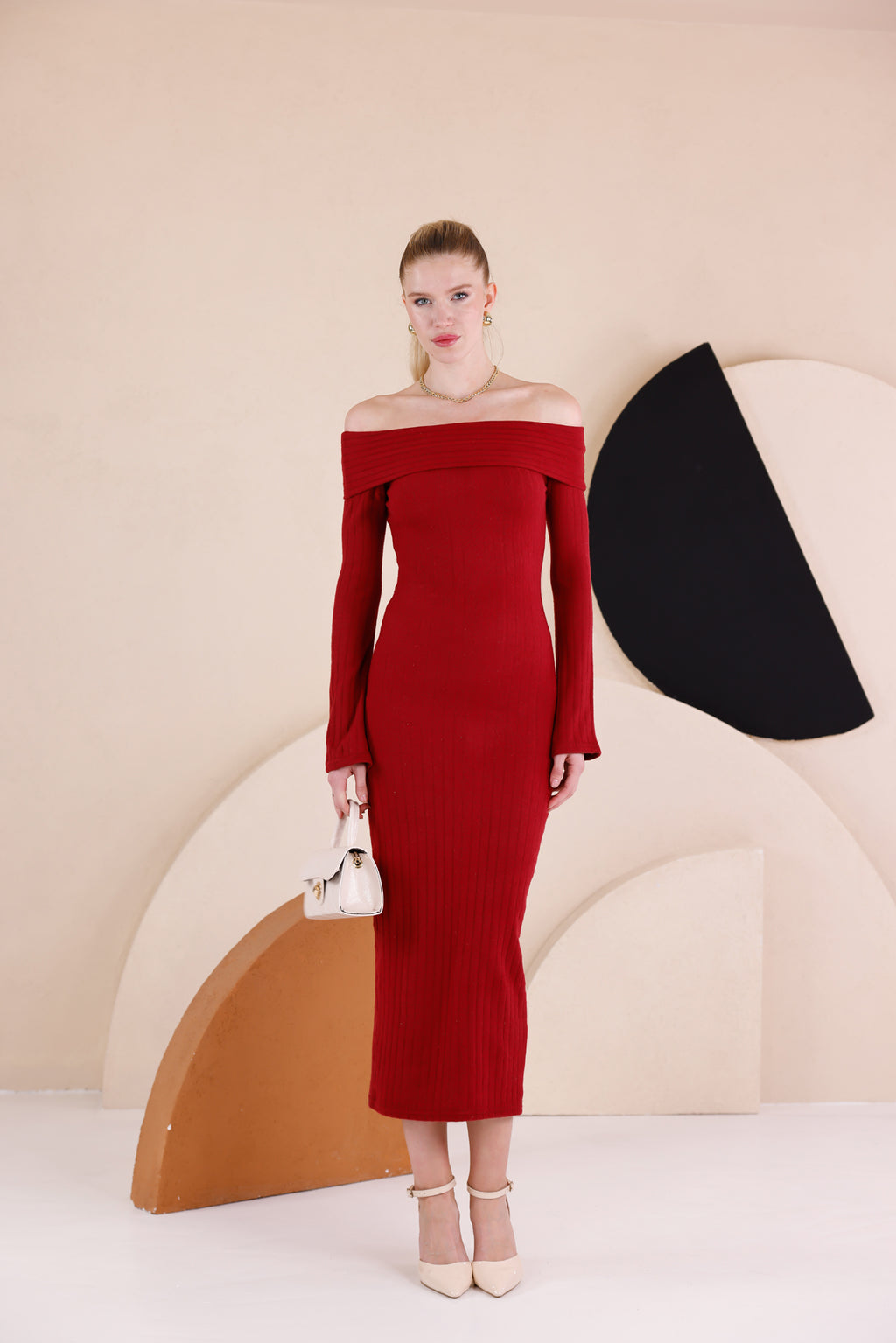 Madonna Yaka Dar Kalıp Uzun Kollu Elbise