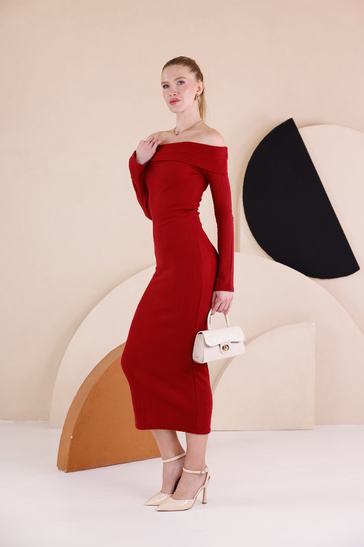 Madonna Yaka Dar Kalıp Uzun Kollu Elbise