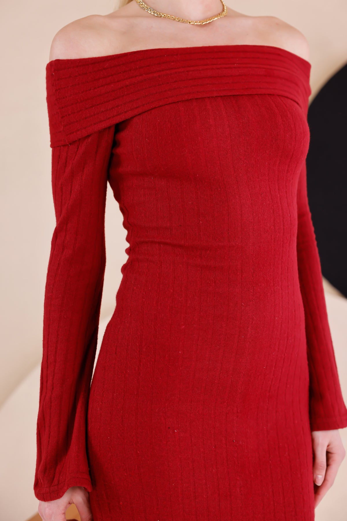 Madonna Yaka Dar Kalıp Uzun Kollu Elbise