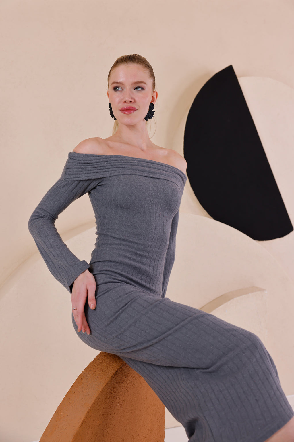 Madonna Yaka Dar Kalıp Uzun Kollu Elbise