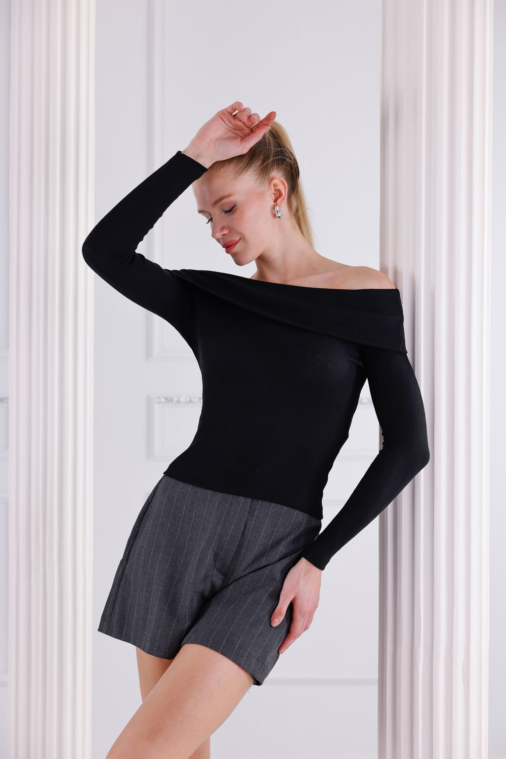 Siyah Madonna Yaka Uzun Kollu Fitilli Kadın Bluz