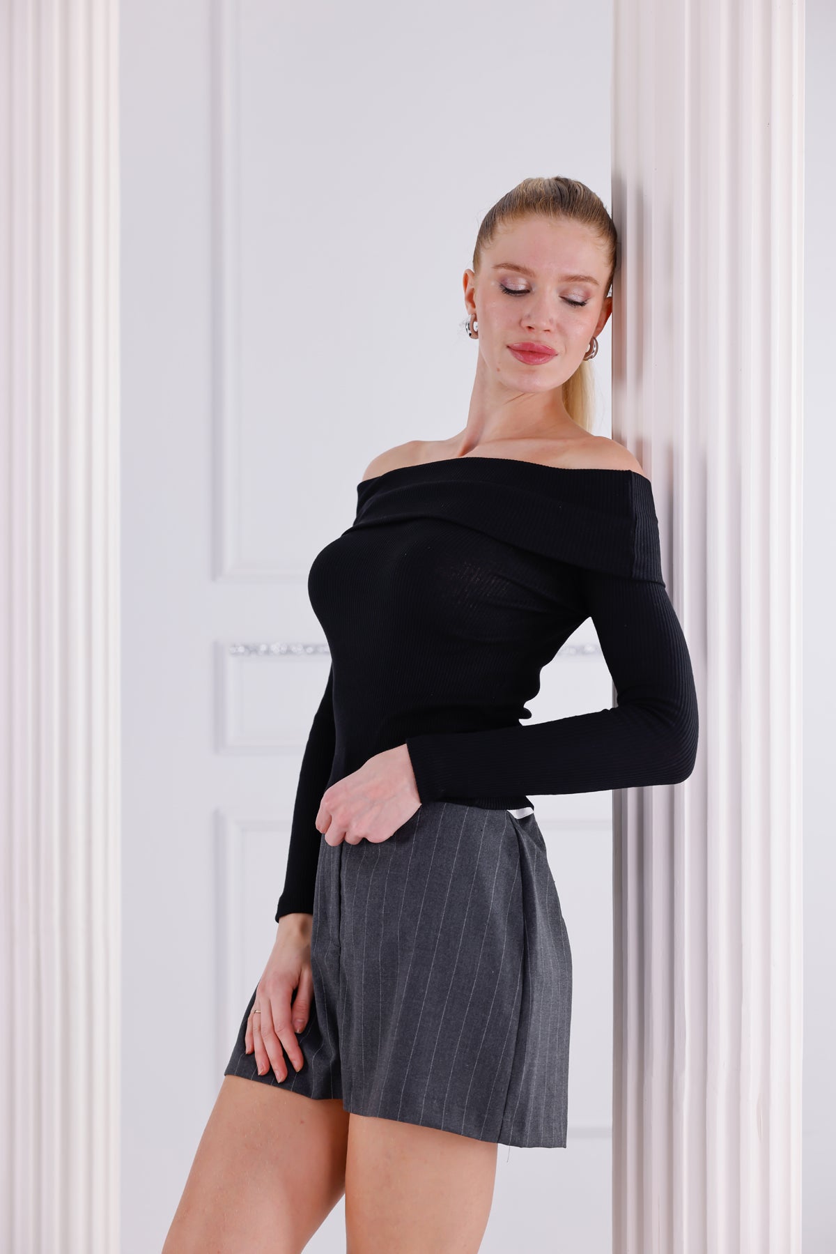 Siyah Madonna Yaka Uzun Kollu Fitilli Kadın Bluz