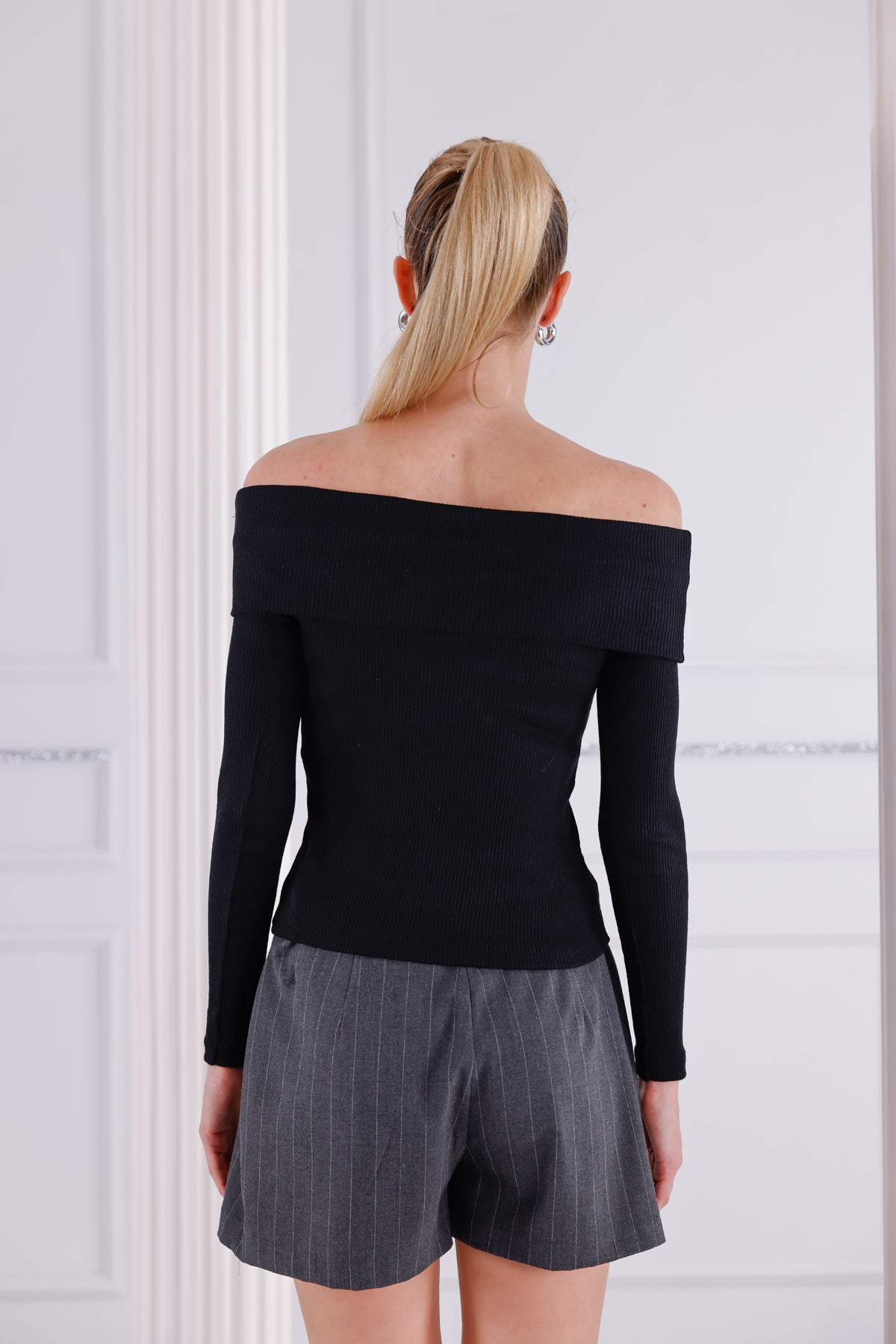 Siyah Madonna Yaka Uzun Kollu Fitilli Kadın Bluz