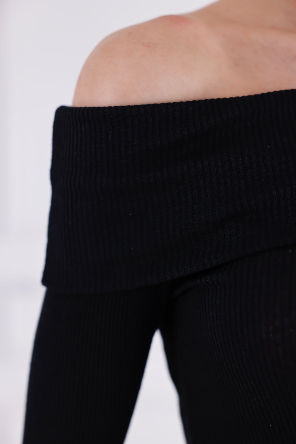 Siyah Madonna Yaka Uzun Kollu Fitilli Kadın Bluz