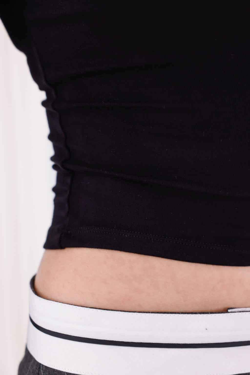 Siyah Buzzy Kumaş Uzun Kollu Kayık Yaka Bluz