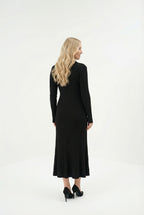 Siyah Fitilli Uzun Triko Kadın Elbise – Gold Düğmeli, Zarif ve Modern