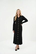 Siyah Fitilli Uzun Triko Kadın Elbise – Gold Düğmeli, Zarif ve Modern