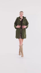 Düğmeli Cepli Kadın Peluş Kaban