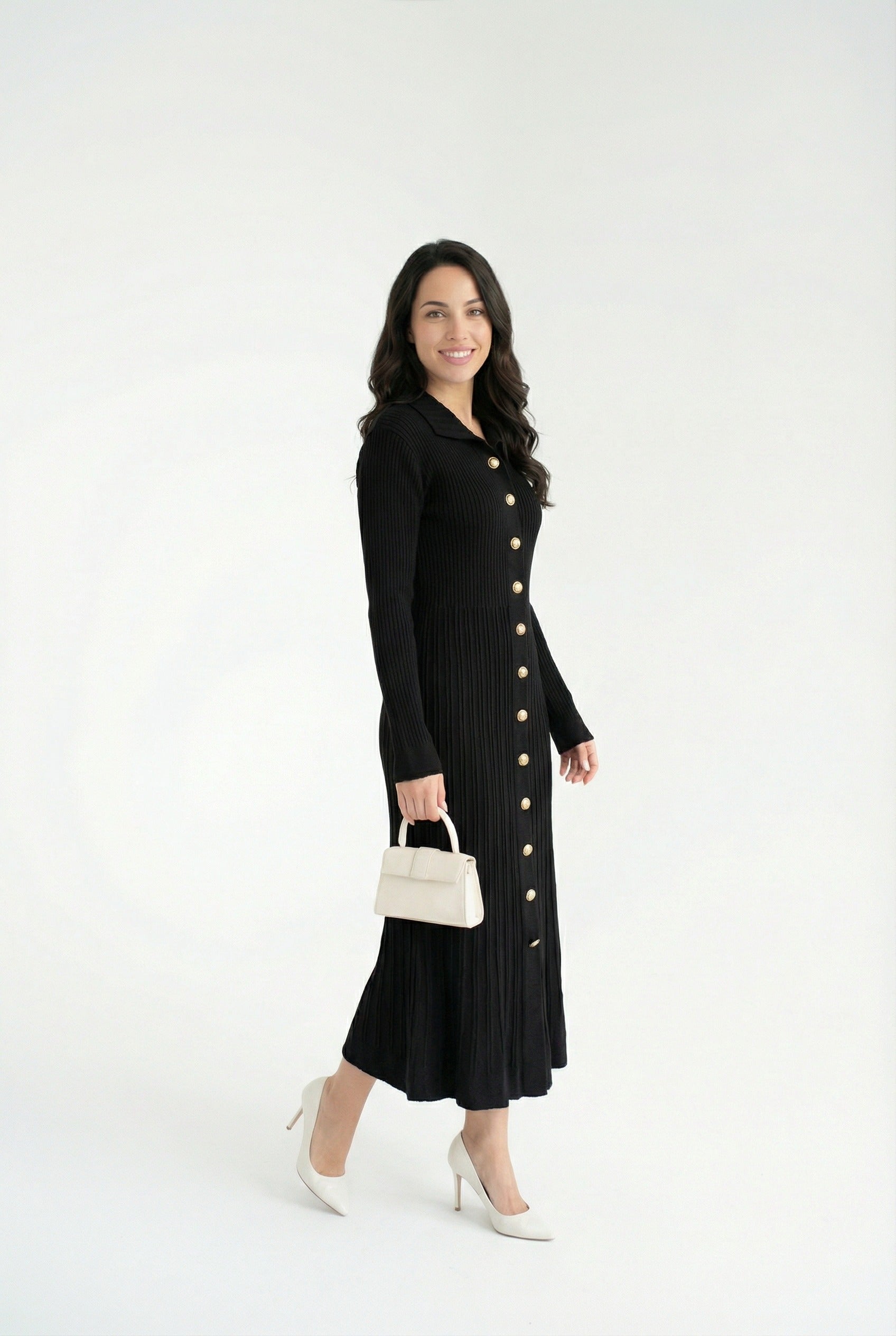 Siyah Fitilli Uzun Triko Kadın Elbise – Gold Düğmeli, Zarif ve Modern