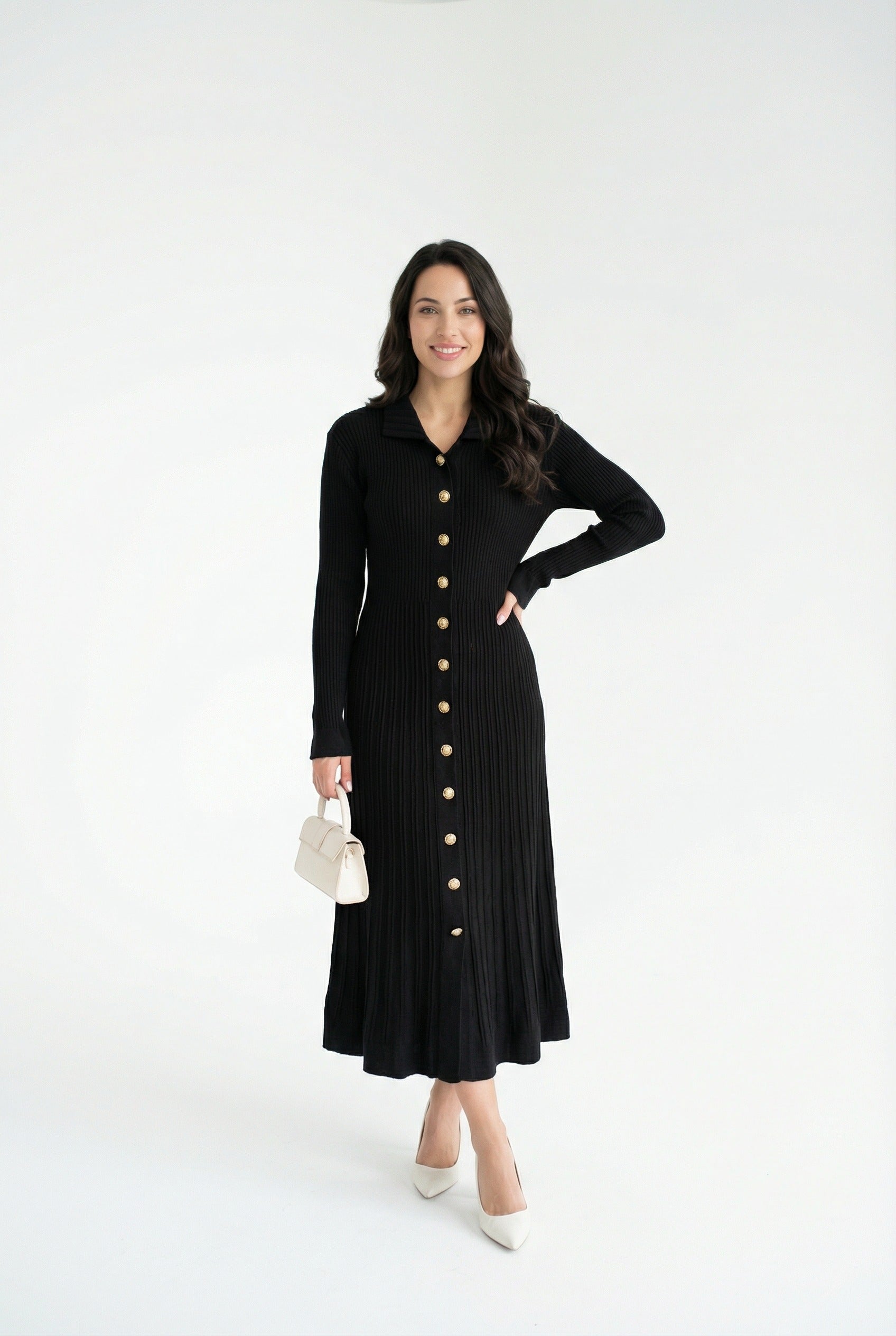 Siyah Fitilli Uzun Triko Kadın Elbise – Gold Düğmeli, Zarif ve Modern